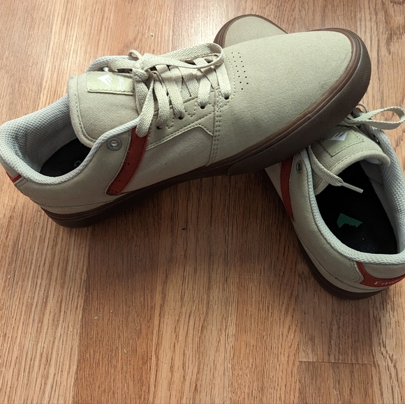 Emerica, Shoes for men, Size 9.5 - Picture 3 of 7